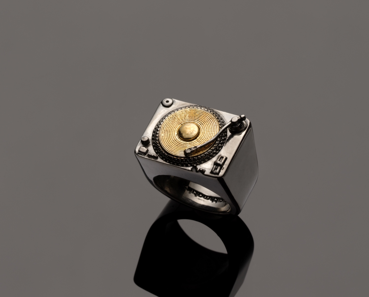 Turntable Ring